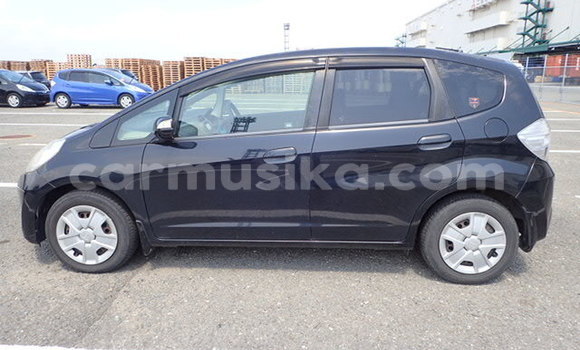 Nunua Ilio tumika Honda Fit Beige Gari ndani ya Beitbridge nchini Matabeleland Kusini Nunua Ilio tumika Honda Fit Beige Gari ndani ya Beitbridge nchini Matabeleland Kusini