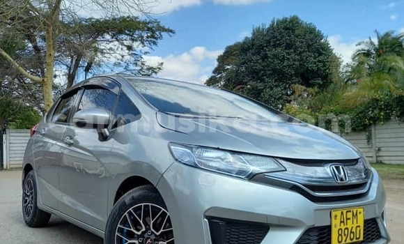 Nunua Ilio tumika Honda Fit Fedha Gari ndani ya Harare nchini Harare