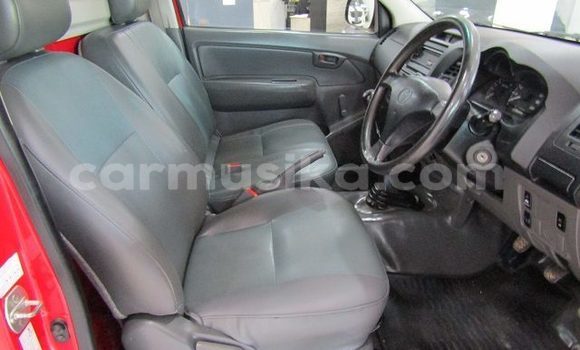 Tenga Tsaru Toyota Hilux Tsvuku Mota in Beitbridge in Matabeleland South Tenga Tsaru Toyota Hilux Tsvuku Mota in Beitbridge in Matabeleland South