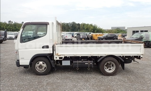 Acheter Occasion Utilitaire Mitsubishi Canter Blanc à Beitbridge, Matabeleland South Acheter Occasion Utilitaire Mitsubishi Canter Blanc à Beitbridge, Matabeleland South