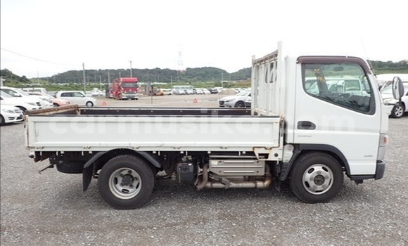 Acheter Occasion Utilitaire Mitsubishi Canter Blanc à Beitbridge, Matabeleland South Acheter Occasion Utilitaire Mitsubishi Canter Blanc à Beitbridge, Matabeleland South