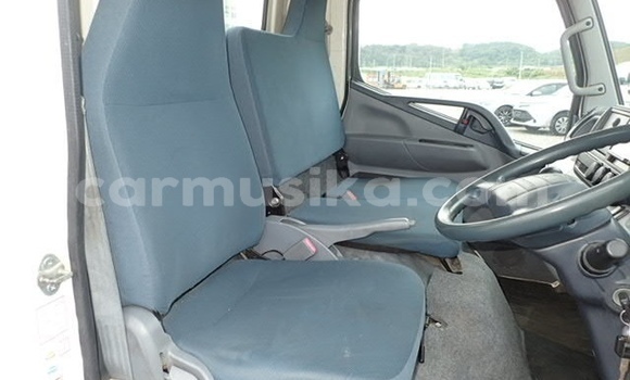 Acheter Occasion Utilitaire Mitsubishi Canter Blanc à Beitbridge, Matabeleland South Acheter Occasion Utilitaire Mitsubishi Canter Blanc à Beitbridge, Matabeleland South