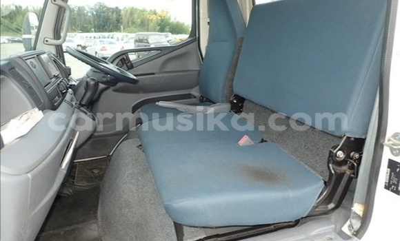 Acheter Occasion Utilitaire Mitsubishi Canter Blanc à Beitbridge, Matabeleland South Acheter Occasion Utilitaire Mitsubishi Canter Blanc à Beitbridge, Matabeleland South