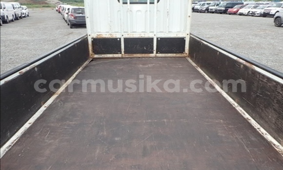 Acheter Occasion Utilitaire Mitsubishi Canter Blanc à Beitbridge, Matabeleland South Acheter Occasion Utilitaire Mitsubishi Canter Blanc à Beitbridge, Matabeleland South