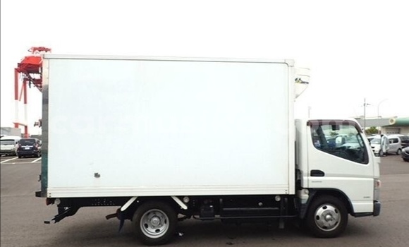 Tenga Tsaru Mitsubishi Canter Chena Rori in Beitbridge in Matabeleland South Tenga Tsaru Mitsubishi Canter Chena Rori in Beitbridge in Matabeleland South