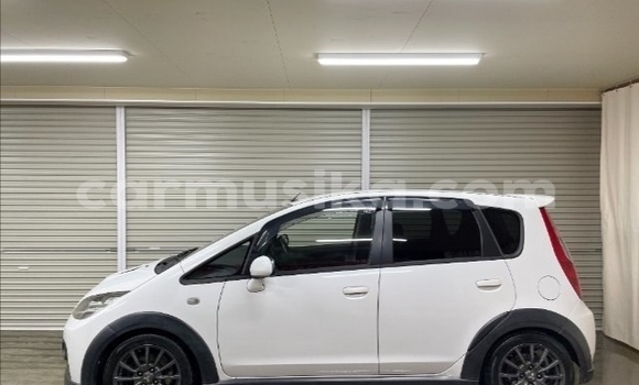 Buy Used Mitsubishi Colt White Car in Beitbridge in Matabeleland South Buy Used Mitsubishi Colt White Car in Beitbridge in Matabeleland South