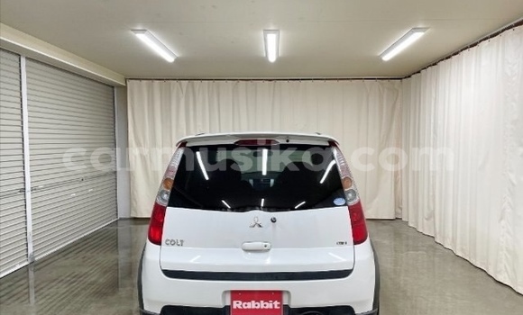 Buy Used Mitsubishi Colt White Car in Beitbridge in Matabeleland South Buy Used Mitsubishi Colt White Car in Beitbridge in Matabeleland South