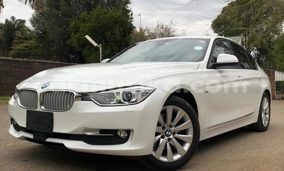 Nunua Ilio tumika BMW 3200 Nyeupe Gari ndani ya Harare nchini Harare