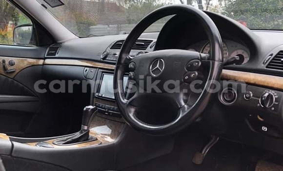 Tenga Tsaru Mercedes-Benz E-Classe Nhema Mota in Harare in Harare Tenga Tsaru Mercedes-Benz E-Classe Nhema Mota in Harare in Harare