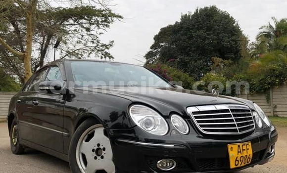 Tenga Tsaru Mercedes-Benz E-Classe Nhema Mota in Harare in Harare Tenga Tsaru Mercedes-Benz E-Classe Nhema Mota in Harare in Harare