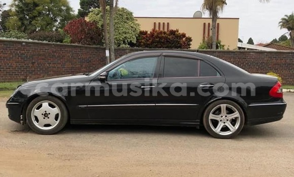 Tenga Tsaru Mercedes-Benz E-Classe Nhema Mota in Harare in Harare Tenga Tsaru Mercedes-Benz E-Classe Nhema Mota in Harare in Harare