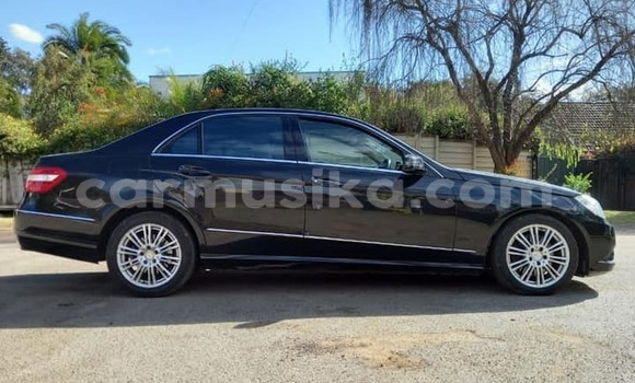 Tenga Tsaru Mercedes-Benz E-Classe Nhema Mota in Harare in Harare Tenga Tsaru Mercedes-Benz E-Classe Nhema Mota in Harare in Harare