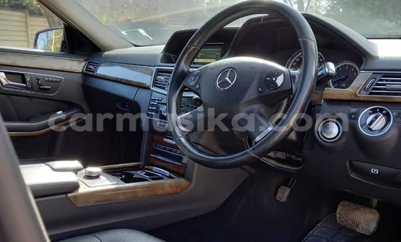 Tenga Tsaru Mercedes-Benz E-Classe Nhema Mota in Harare in Harare Tenga Tsaru Mercedes-Benz E-Classe Nhema Mota in Harare in Harare