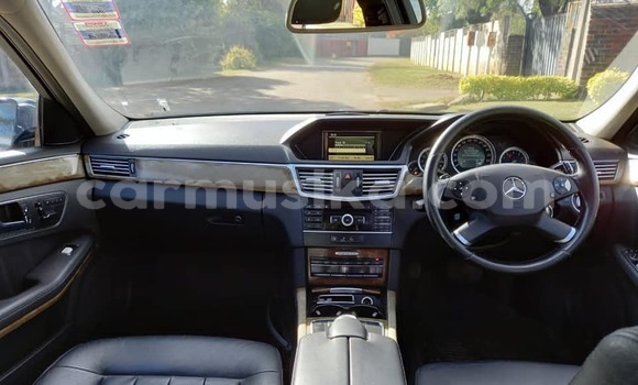Tenga Tsaru Mercedes-Benz E-Classe Nhema Mota in Harare in Harare Tenga Tsaru Mercedes-Benz E-Classe Nhema Mota in Harare in Harare