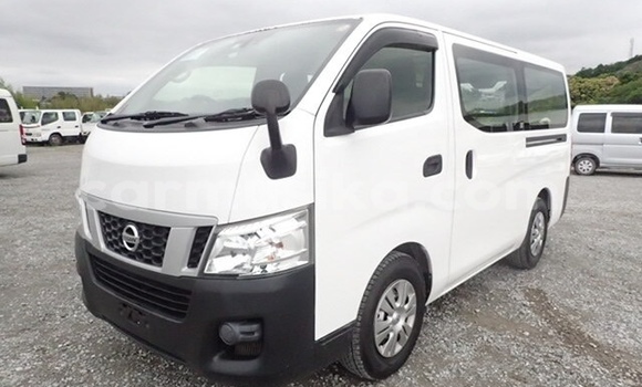Buy Used Nissan Caravan White Car in Beitbridge in Matabeleland South