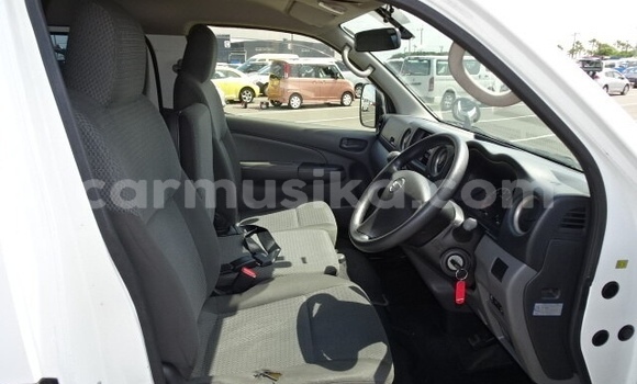 Tenga Tsaru Nissan NV350 Caravan Sirivha Mota in Harare in Harare Tenga Tsaru Nissan NV350 Caravan Sirivha Mota in Harare in Harare