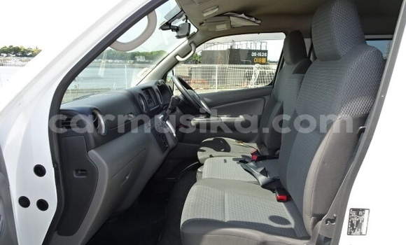 Tenga Tsaru Nissan NV350 Caravan Sirivha Mota in Harare in Harare Tenga Tsaru Nissan NV350 Caravan Sirivha Mota in Harare in Harare