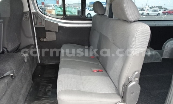 Tenga Tsaru Nissan NV350 Caravan Sirivha Mota in Harare in Harare Tenga Tsaru Nissan NV350 Caravan Sirivha Mota in Harare in Harare