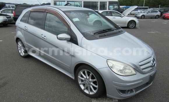 Nunua Ilio tumika Mercedes‒Benz B-klasse Fedha Gari ndani ya Beitbridge nchini Matabeleland Kusini