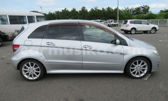 Buy Used Mercedes‒Benz B-klasse Silver Car in Beitbridge in Matabeleland South Buy Used Mercedes‒Benz B-klasse Silver Car in Beitbridge in Matabeleland South