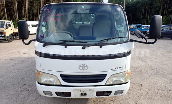 Buy Used Toyota Dyna White Truck in Beitbridge in Matabeleland South