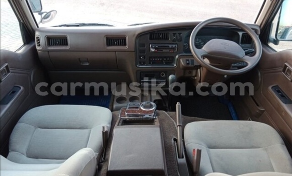 Buy Used Nissan Caravan Beige Car in Beitbridge in Matabeleland South Buy Used Nissan Caravan Beige Car in Beitbridge in Matabeleland South