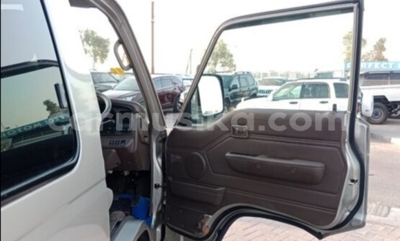 Buy Used Nissan Caravan Beige Car in Beitbridge in Matabeleland South Buy Used Nissan Caravan Beige Car in Beitbridge in Matabeleland South