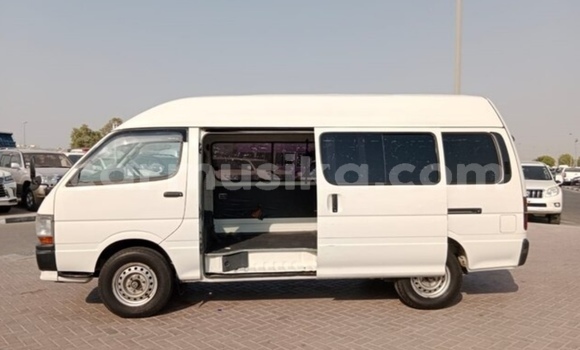 Acheter Occasion Voiture Toyota Hiace Blanc à Beitbridge, Matabeleland South Acheter Occasion Voiture Toyota Hiace Blanc à Beitbridge, Matabeleland South