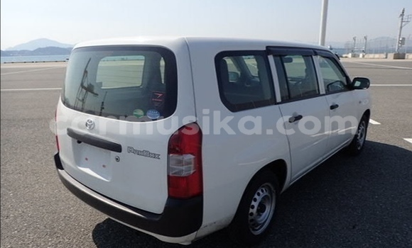 Acheter Occasion Voiture Toyota Probox Blanc à Beitbridge, Matabeleland South Acheter Occasion Voiture Toyota Probox Blanc à Beitbridge, Matabeleland South