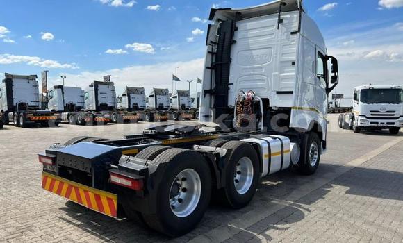Acheter Occasion Voiture Volvo 480 Blanc à Beitbridge, Matabeleland South Acheter Occasion Voiture Volvo 480 Blanc à Beitbridge, Matabeleland South