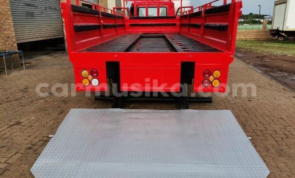 Tenga Tsaru Nissan Urvan Tsvuku Mota in Beitbridge in Matabeleland South Tenga Tsaru Nissan Urvan Tsvuku Mota in Beitbridge in Matabeleland South