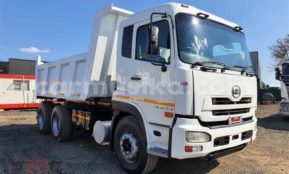 Acheter Occasion Voiture Nissan Urvan Blanc à Beitbridge, Matabeleland South