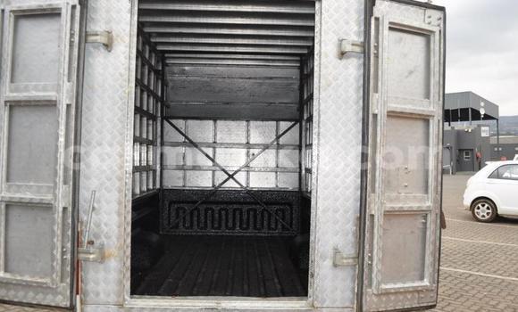 Acheter Occasion Voiture Mahindra Scorpio Blanc à Beitbridge, Matabeleland South Acheter Occasion Voiture Mahindra Scorpio Blanc à Beitbridge, Matabeleland South