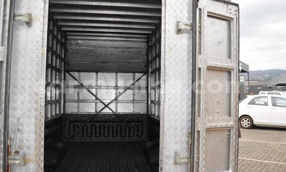 Acheter Occasion Voiture Mahindra Scorpio Blanc à Beitbridge, Matabeleland South Acheter Occasion Voiture Mahindra Scorpio Blanc à Beitbridge, Matabeleland South