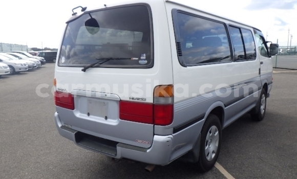 Nunua Ilio tumika Toyota Hiace Fedha Gari ndani ya Beitbridge nchini Matabeleland Kusini Nunua Ilio tumika Toyota Hiace Fedha Gari ndani ya Beitbridge nchini Matabeleland Kusini