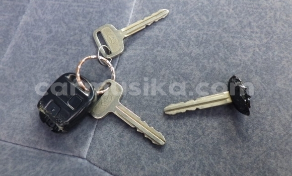 Nunua Ilio tumika Toyota Hiace Fedha Gari ndani ya Beitbridge nchini Matabeleland Kusini Nunua Ilio tumika Toyota Hiace Fedha Gari ndani ya Beitbridge nchini Matabeleland Kusini