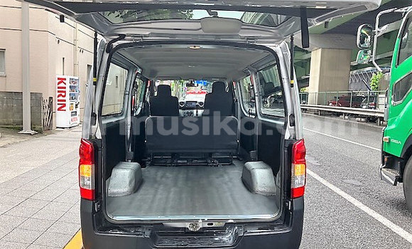 Acheter Occasion Voiture Nissan Nv350 Gris à Beitbridge, Matabeleland South Acheter Occasion Voiture Nissan Nv350 Gris à Beitbridge, Matabeleland South