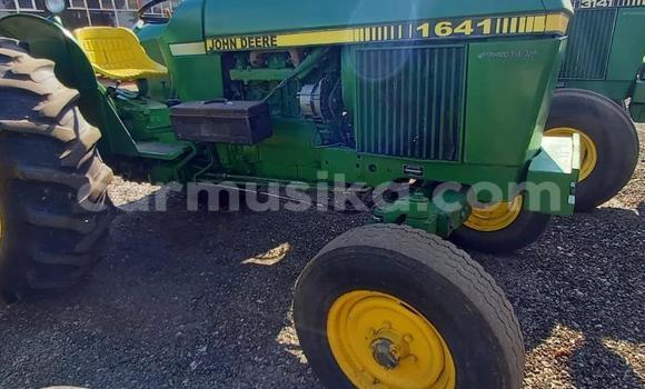 Acheter Occasion Voiture Jensen Interceptor Vert à Beitbridge, Matabeleland South Acheter Occasion Voiture Jensen Interceptor Vert à Beitbridge, Matabeleland South