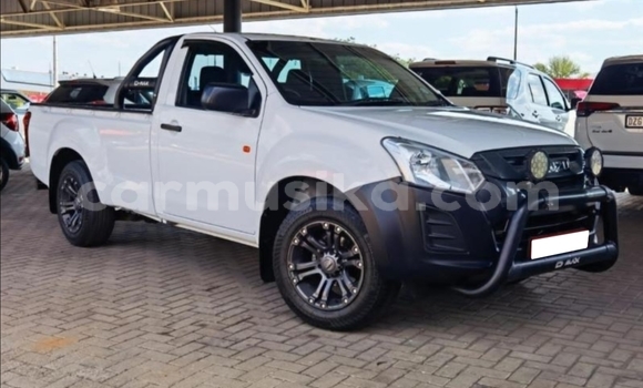 Buy Used Isuzu D–MAX White Car in Beitbridge in Matabeleland South