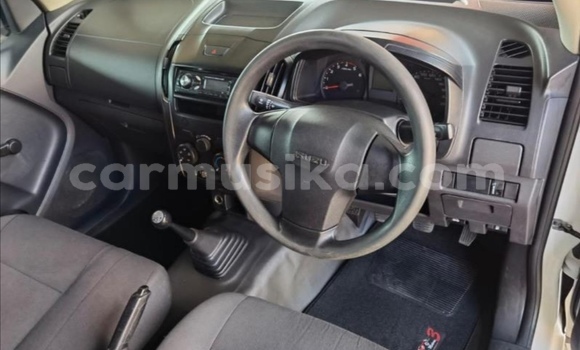 Acheter Occasion Voiture Isuzu D–MAX Blanc à Beitbridge, Matabeleland South Acheter Occasion Voiture Isuzu D–MAX Blanc à Beitbridge, Matabeleland South