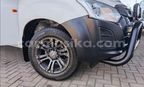 Acheter Occasion Voiture Isuzu D–MAX Blanc à Beitbridge, Matabeleland South Acheter Occasion Voiture Isuzu D–MAX Blanc à Beitbridge, Matabeleland South
