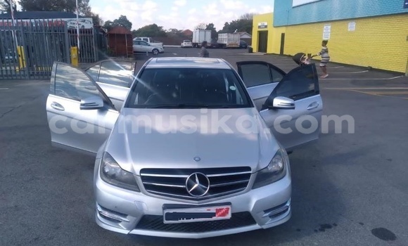 Nunua Ilio tumika Mercedes‒Benz C-klasse AMG Fedha Gari ndani ya Beitbridge nchini Matabeleland Kusini Nunua Ilio tumika Mercedes‒Benz C-klasse AMG Fedha Gari ndani ya Beitbridge nchini Matabeleland Kusini