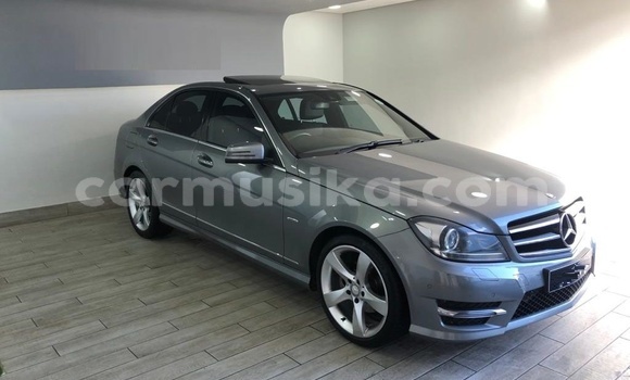 Nunua Ilio tumika Mercedes‒Benz C-klasse Fedha Gari ndani ya Avondale nchini Harare Nunua Ilio tumika Mercedes‒Benz C-klasse Fedha Gari ndani ya Avondale nchini Harare