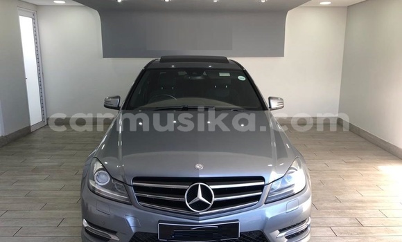 Nunua Ilio tumika Mercedes‒Benz C-klasse Fedha Gari ndani ya Avondale nchini Harare Nunua Ilio tumika Mercedes‒Benz C-klasse Fedha Gari ndani ya Avondale nchini Harare
