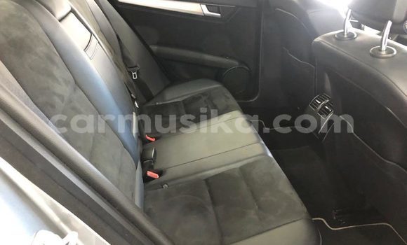 Nunua Ilio tumika Mercedes‒Benz C-klasse Fedha Gari ndani ya Avondale nchini Harare Nunua Ilio tumika Mercedes‒Benz C-klasse Fedha Gari ndani ya Avondale nchini Harare