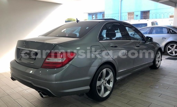 Nunua Ilio tumika Mercedes‒Benz C-klasse Fedha Gari ndani ya Avondale nchini Harare Nunua Ilio tumika Mercedes‒Benz C-klasse Fedha Gari ndani ya Avondale nchini Harare