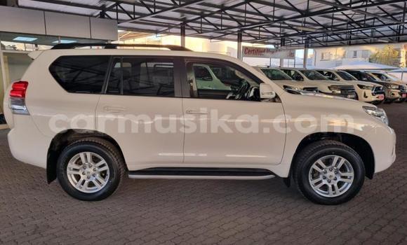 Nunua Ilio tumika Toyota Land Cruiser Prado Nyeupe Gari ndani ya Beitbridge nchini Matabeleland Kusini Nunua Ilio tumika Toyota Land Cruiser Prado Nyeupe Gari ndani ya Beitbridge nchini Matabeleland Kusini