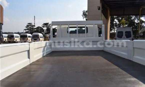 Acheter Occasion Utilitaire Hino 300 Blanc à Beitbridge, Matabeleland South Acheter Occasion Utilitaire Hino 300 Blanc à Beitbridge, Matabeleland South