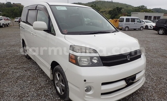 Nunua Ilio tumika Toyota Voxy Nyeupe Gari ndani ya Harare nchini Harare