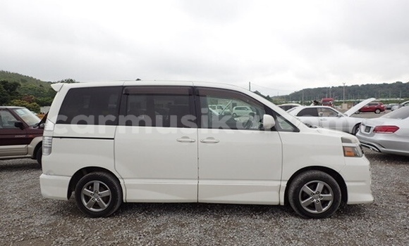 Buy Used Toyota Voxy White Car in Harare in Harare Buy Used Toyota Voxy White Car in Harare in Harare